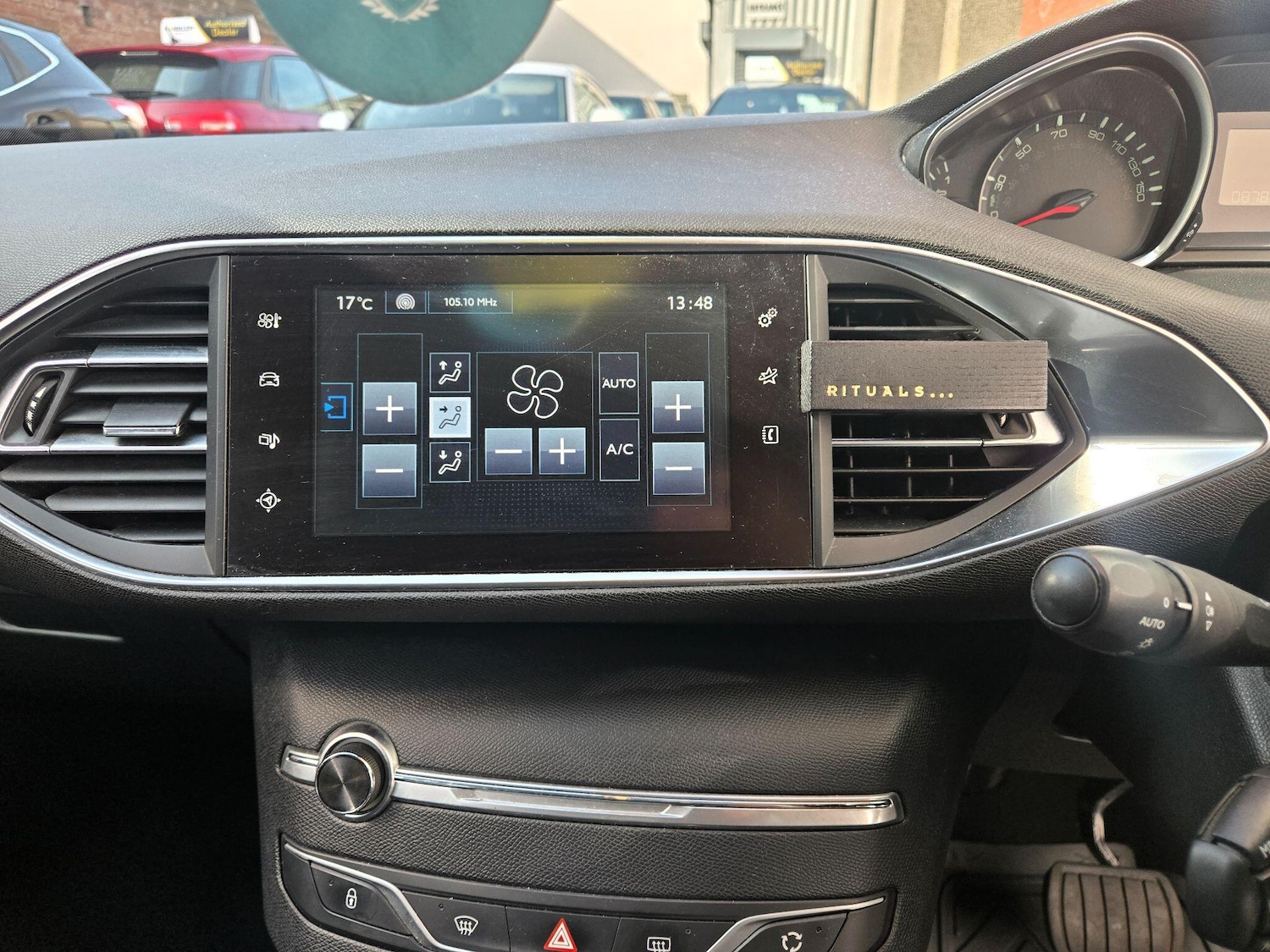 Used Peugeot 308 2015 for sale - 77957330: Photo 24