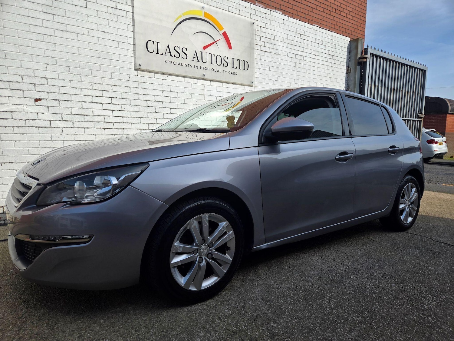 Used Peugeot 308 2015 for sale - 77957330: Photo 4