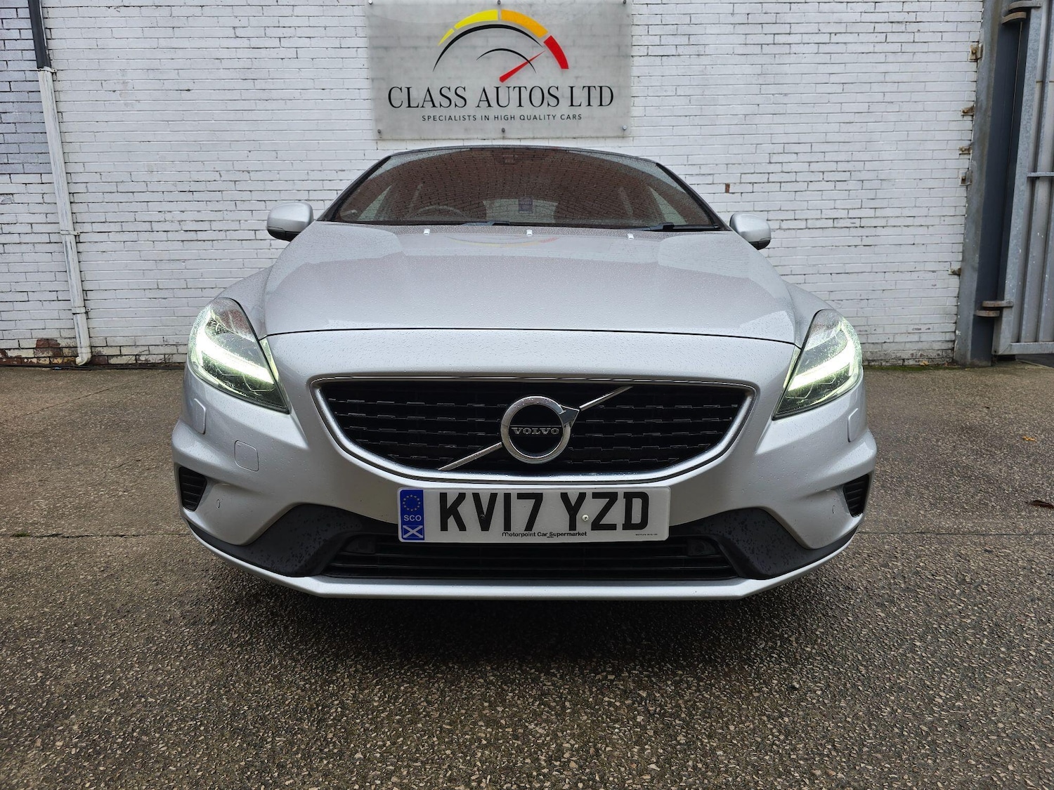 Used Volvo V40 2017 for sale - 76158974: Photo 2