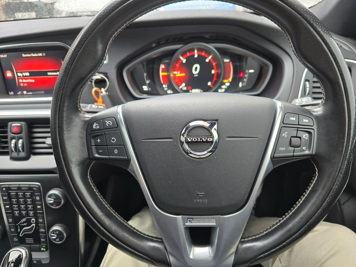 Used Volvo V40 2017 for sale - 76158974: Photo 32
