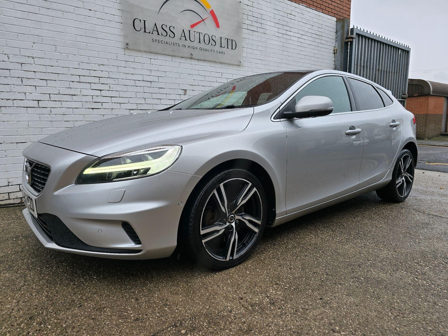 Used Volvo V40 2017 for sale - 76158974: Photo 9
