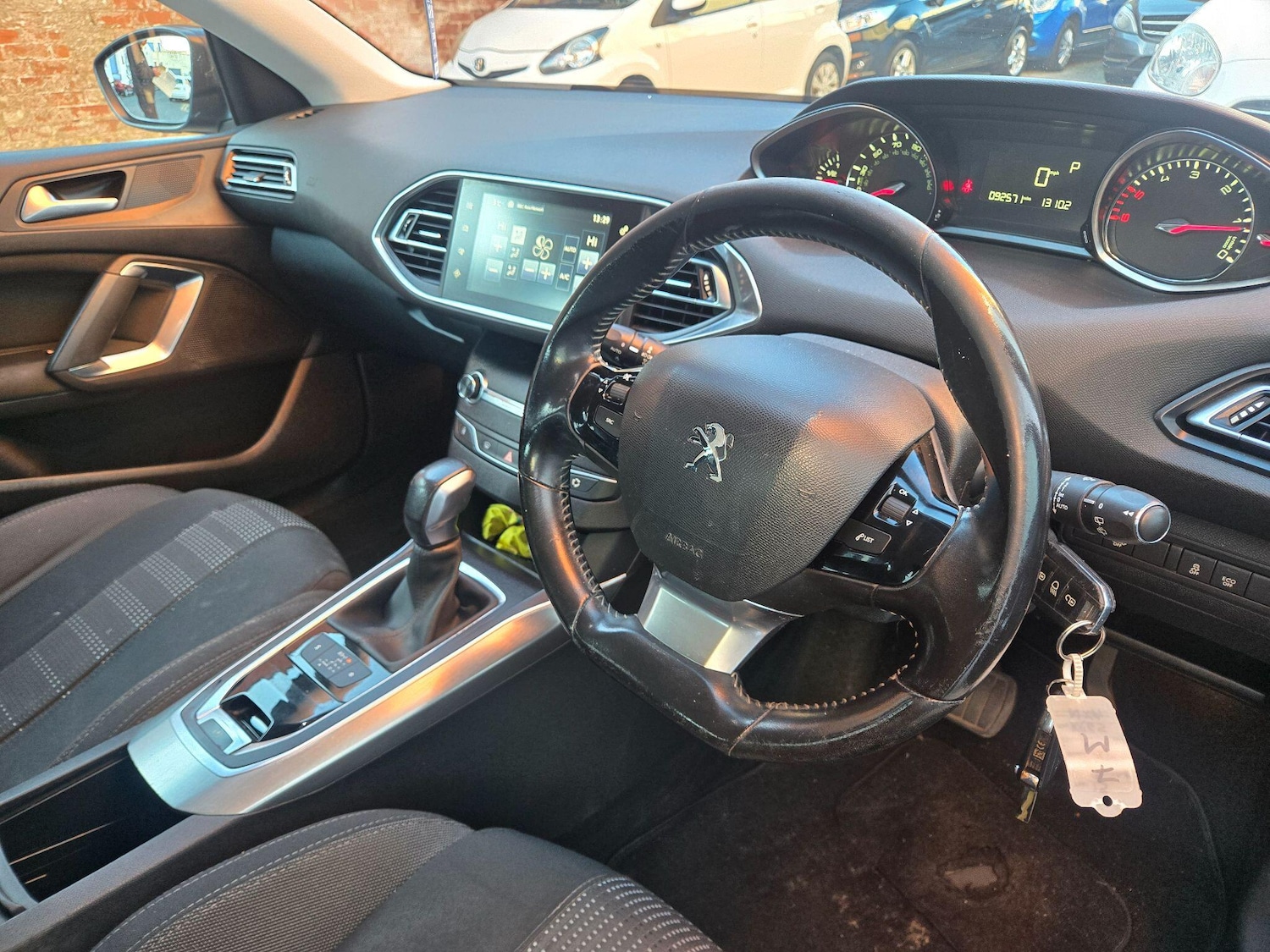 Used Peugeot 308 2015 for sale - 76997782: Photo 14