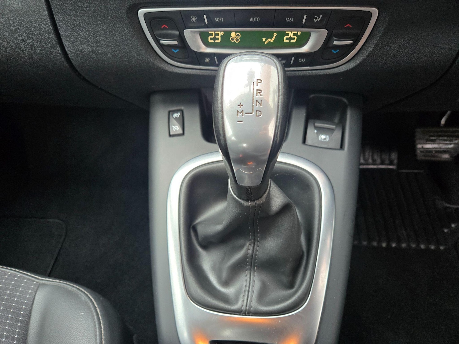 Used Renault Scenic 2013 for sale - 77191771: Photo 14