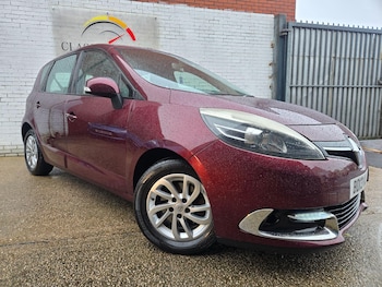 2013 (13) - 1.5 dCi Dynamique TomTom 5dr EDC