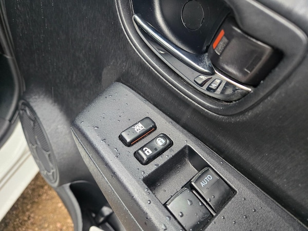 Used Toyota Yaris 2013 for sale - 76326994: Photo 28