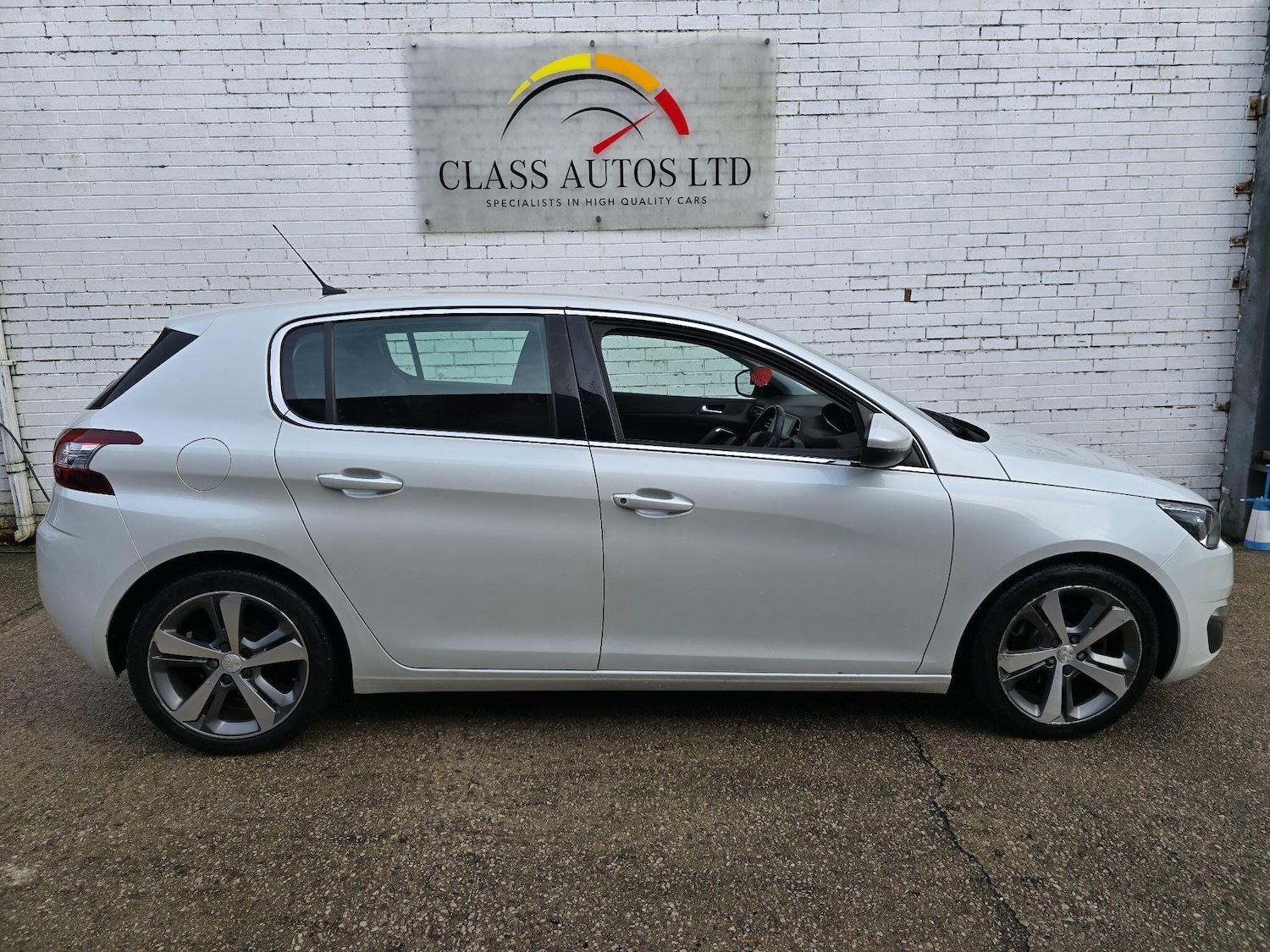 Used Peugeot 308 2014 for sale - 76926177: Photo 11