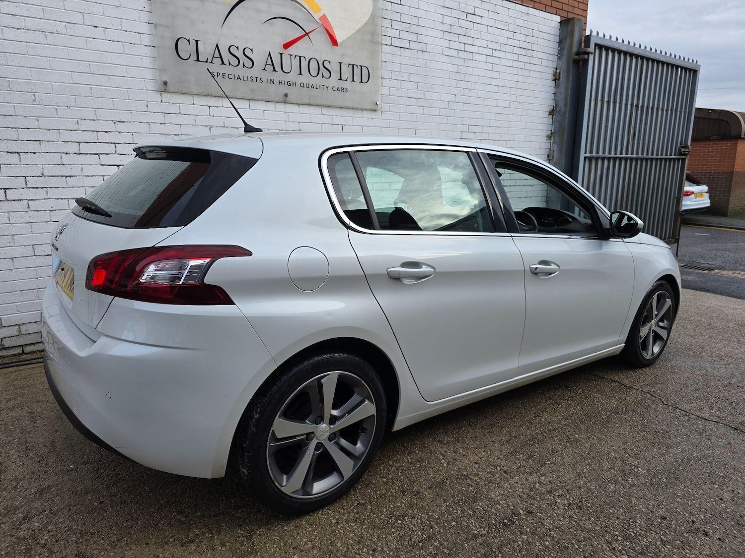 Used Peugeot 308 2014 for sale - 76926177: Photo 12