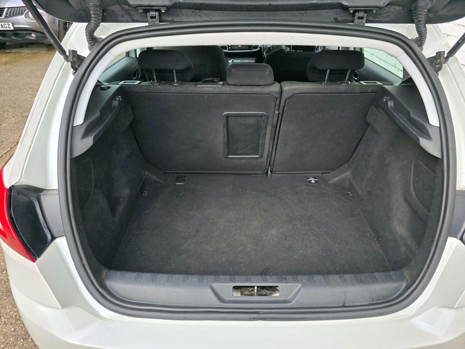 Used Peugeot 308 2014 for sale - 76926177: Photo 23