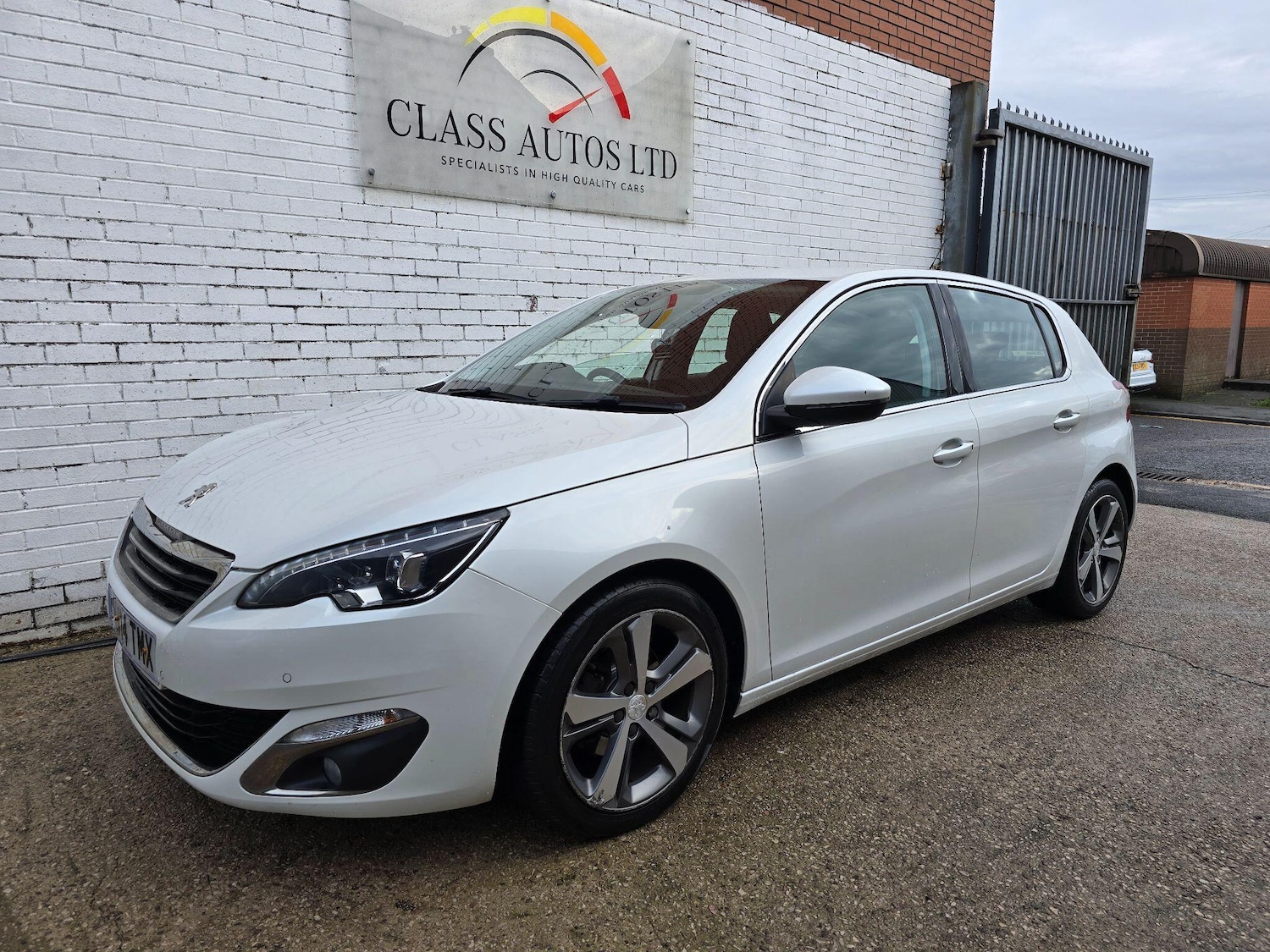 Used Peugeot 308 2014 for sale - 76926177: Photo 4