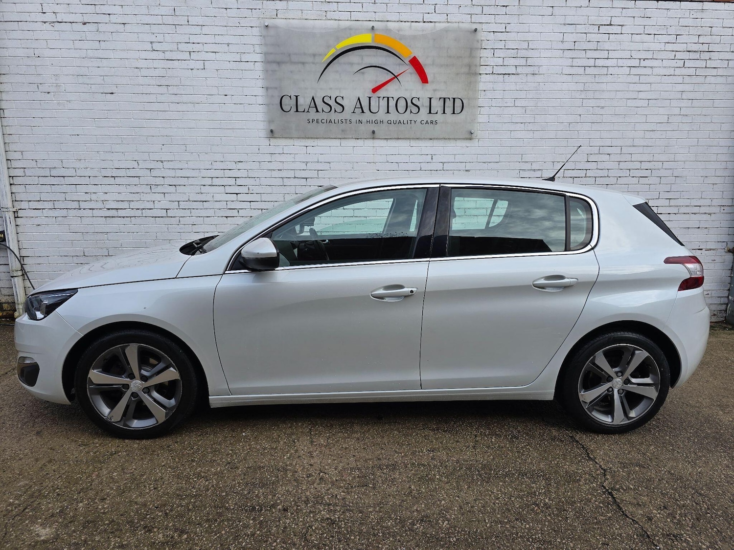 Used Peugeot 308 2014 for sale - 76926177: Photo 9