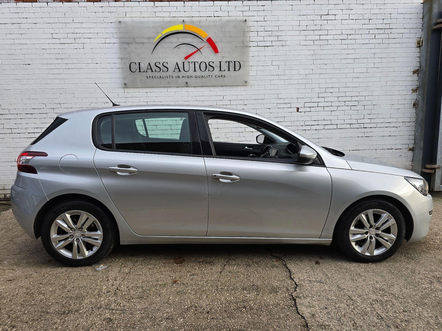 Used Peugeot 308 2015 for sale - 77016532: Photo 10
