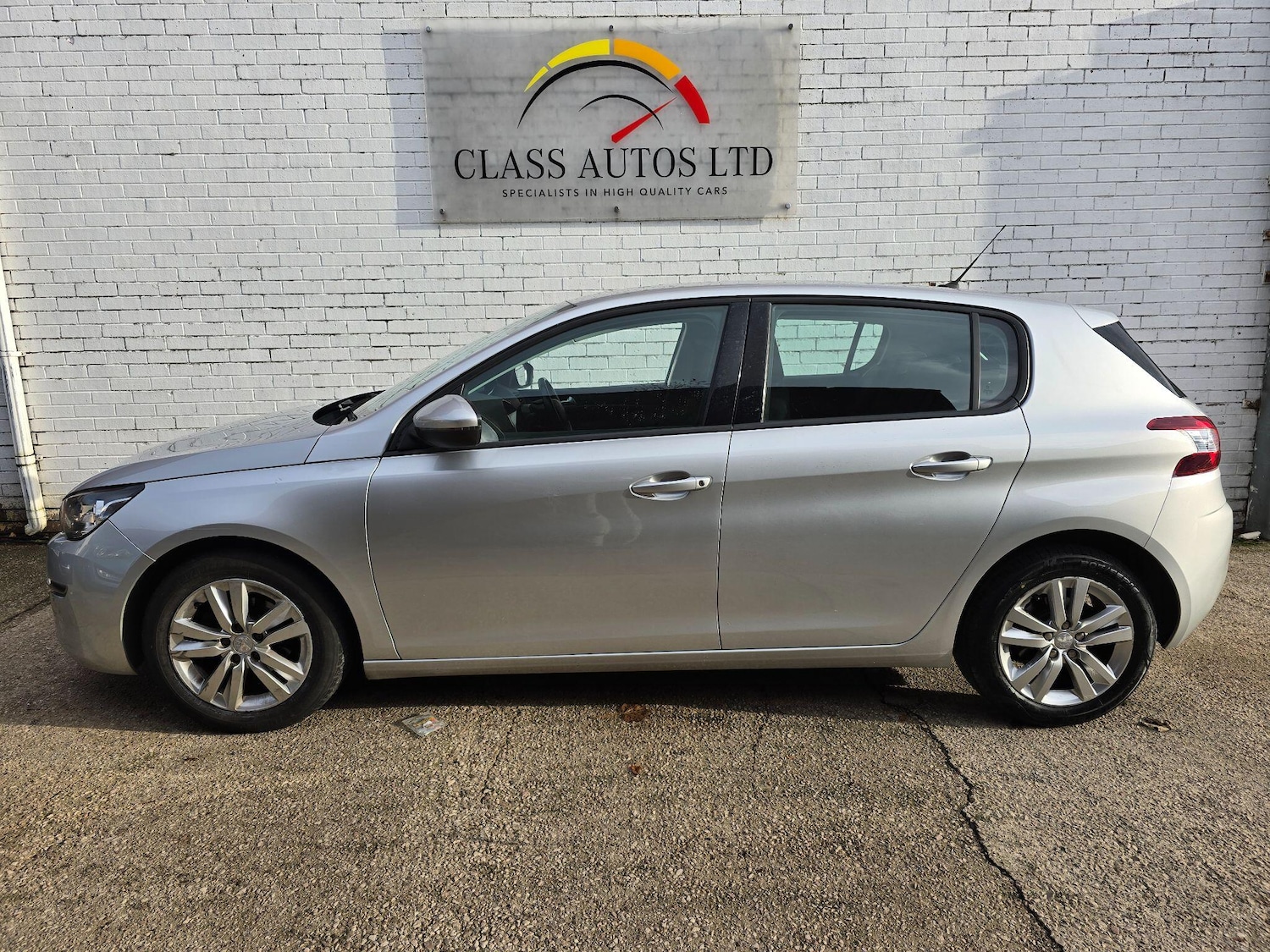 Used Peugeot 308 2015 for sale - 77016532: Photo 8