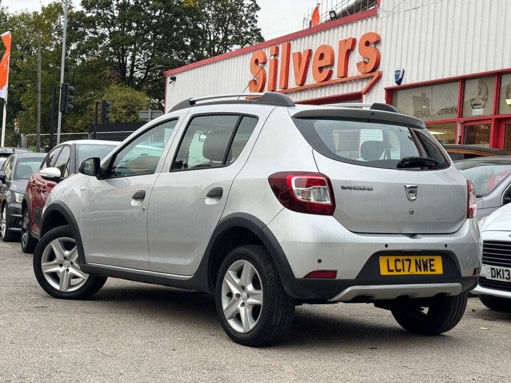 Used Dacia Sandero Stepway 2017 for sale - 76486539: Photo 2