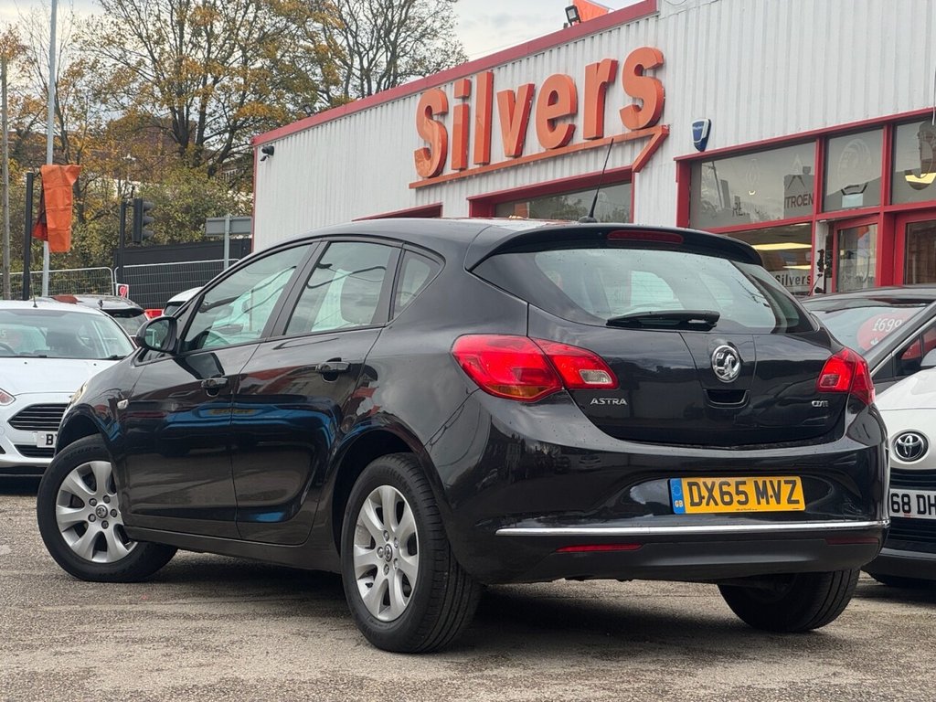 Used Vauxhall Astra 2015 for sale - 76482530: Photo 2