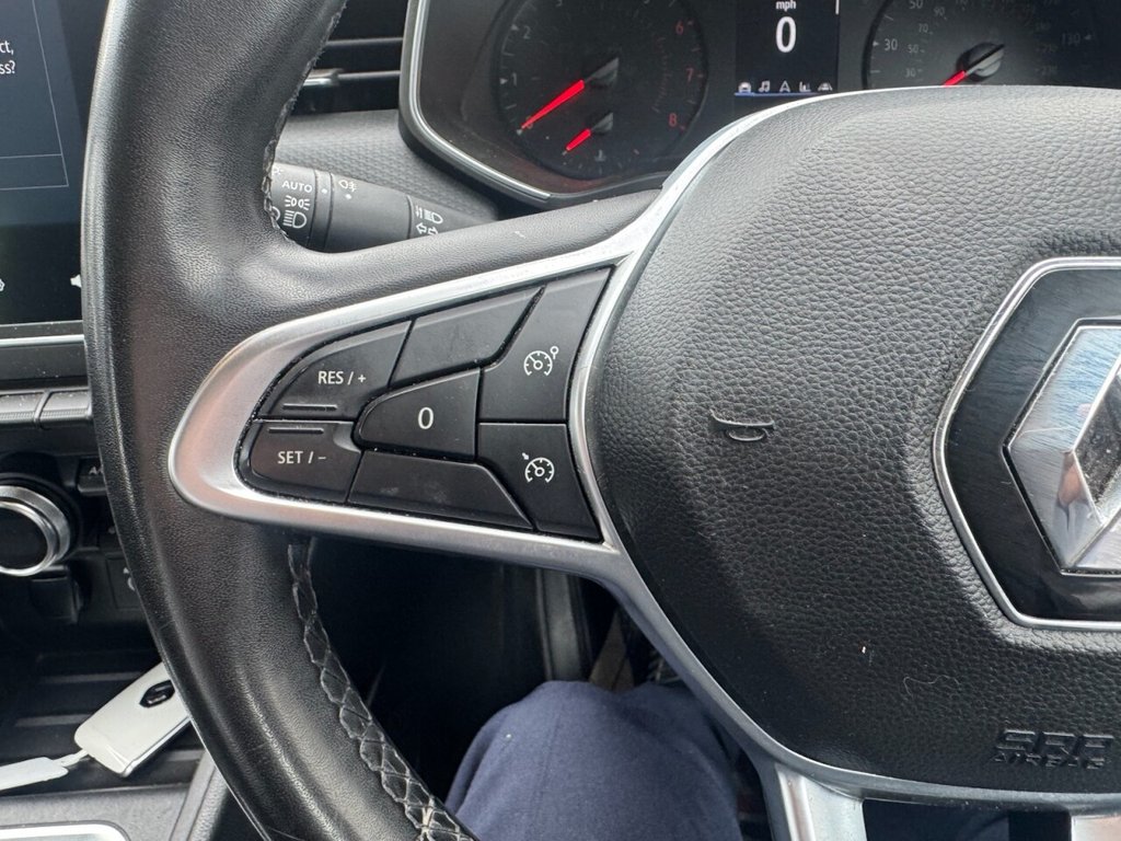 Used Renault Clio 2021 for sale - 76486529: Photo 10