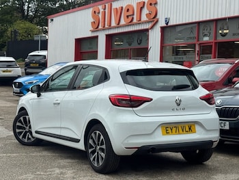 Used Renault Clio 2021 for sale - 76486529: Photo