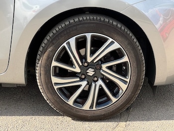 Used Suzuki Swift 2021 for sale - 76934726: Photo