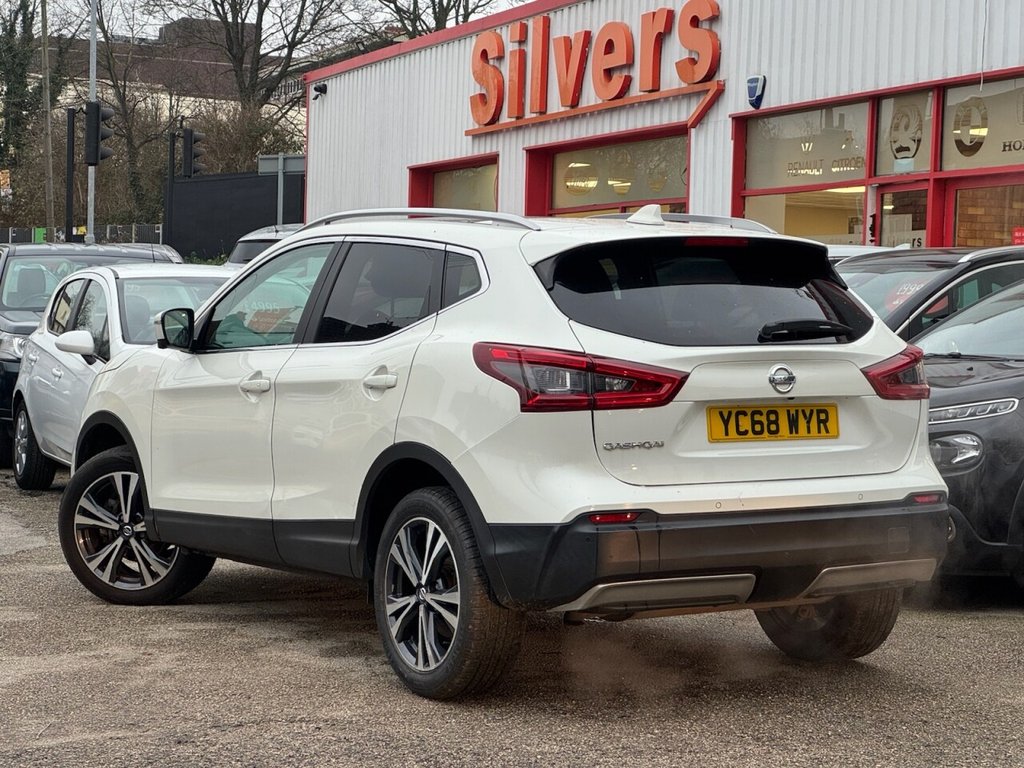Used Nissan Qashqai 2018 for sale - 76966324: Photo 2