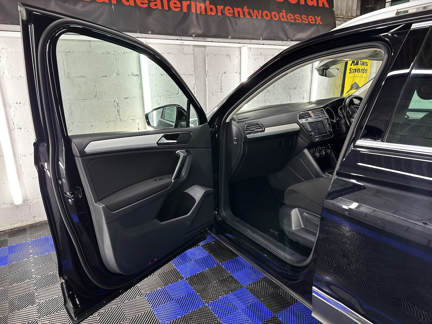 Used Volkswagen Tiguan 2016 for sale - 76593611: Photo 16