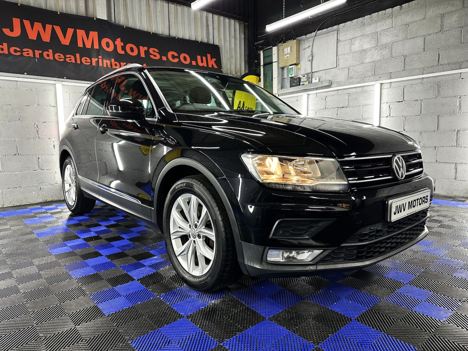 Used Volkswagen Tiguan 2016 for sale - 76593611: Photo 2