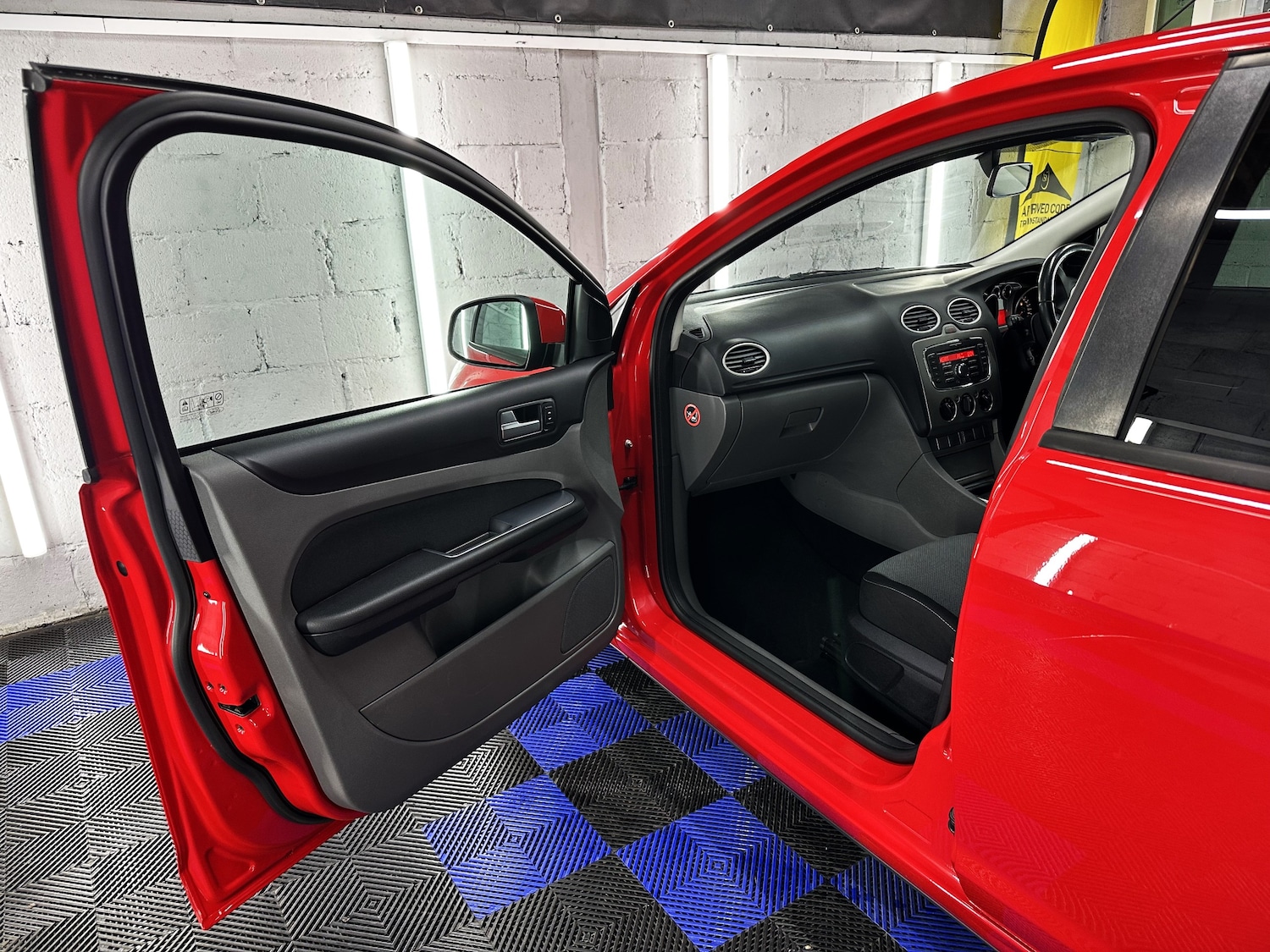 Used Ford Focus 2010 for sale - 76961862: Photo 16