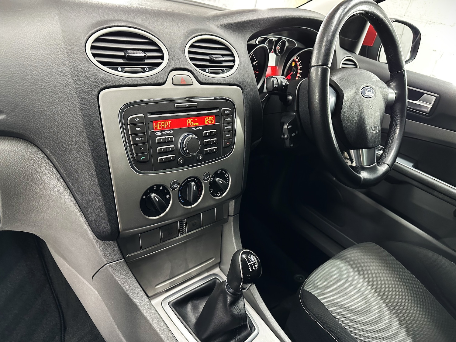 Used Ford Focus 2010 for sale - 76961862: Photo 21