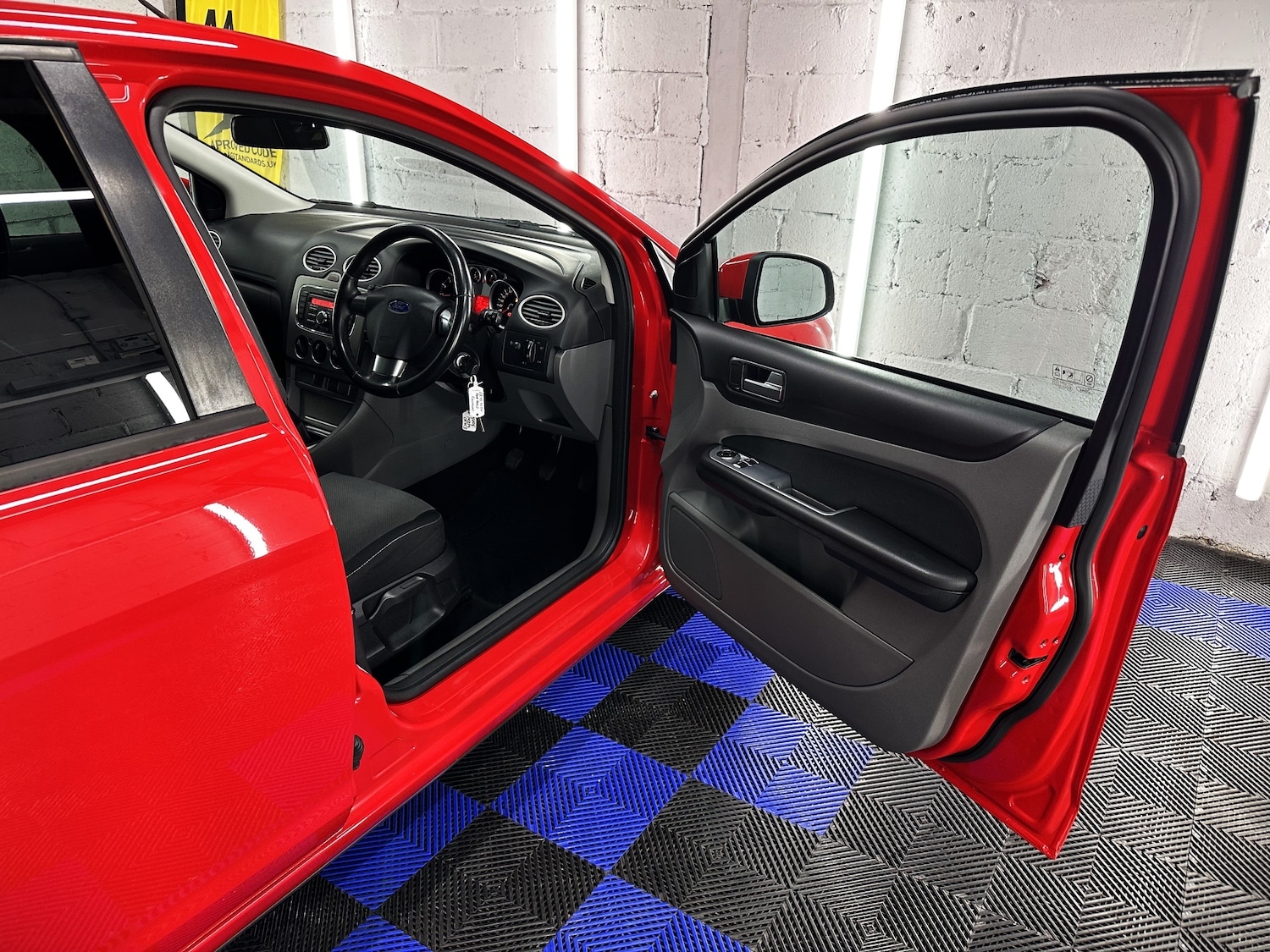 Used Ford Focus 2010 for sale - 76961862: Photo 27