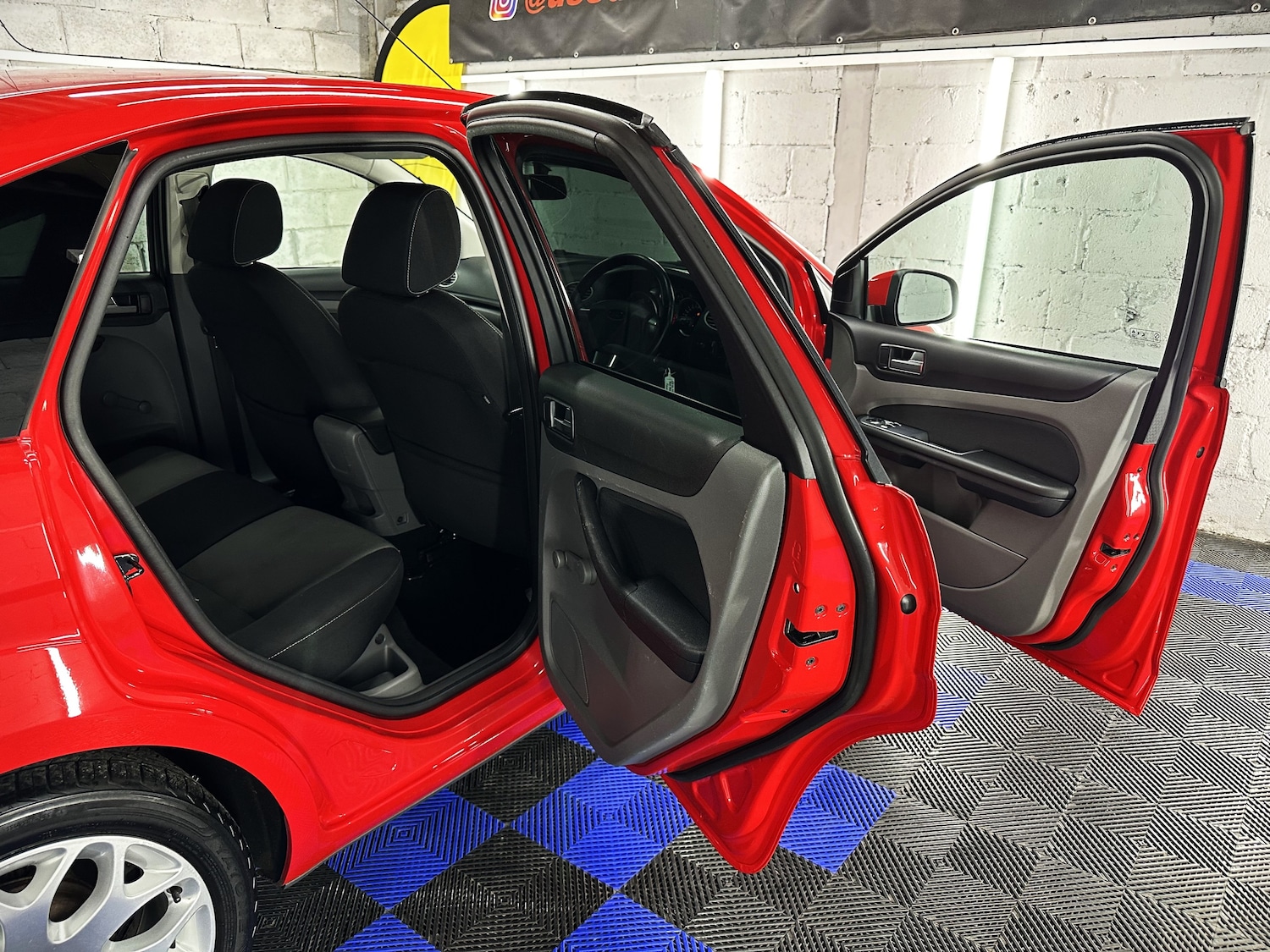 Used Ford Focus 2010 for sale - 76961862: Photo 28