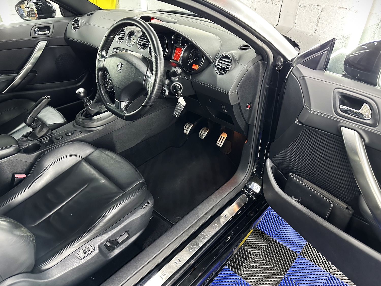 Used Peugeot RCZ 2011 for sale - 76545947: Photo 24