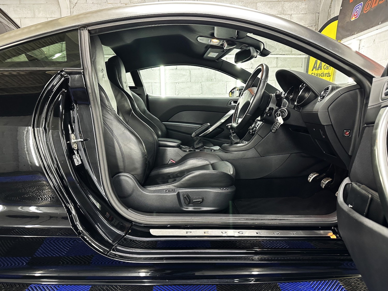 Used Peugeot RCZ 2011 for sale - 76545947: Photo 25