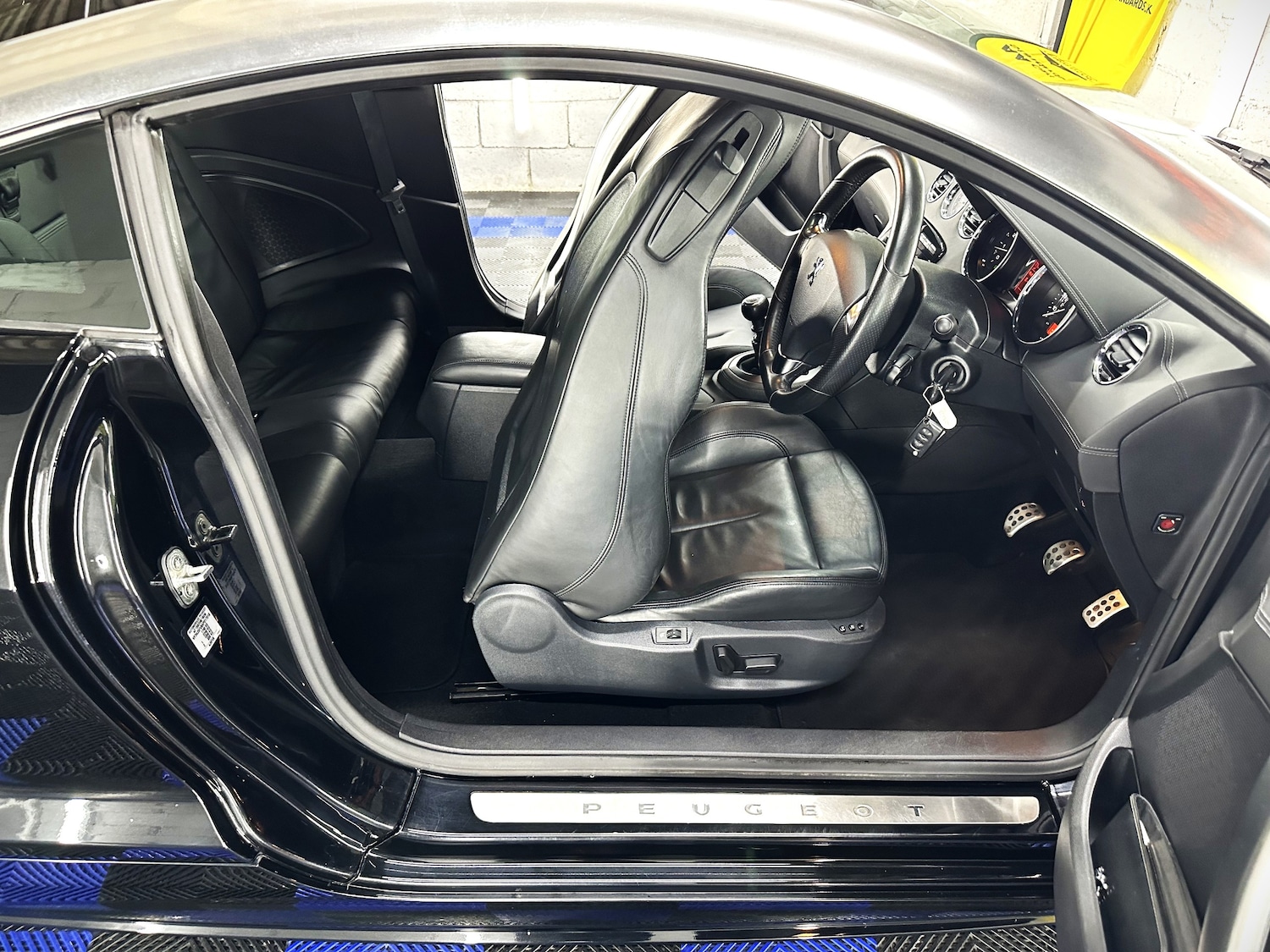 Used Peugeot RCZ 2011 for sale - 76545947: Photo 28