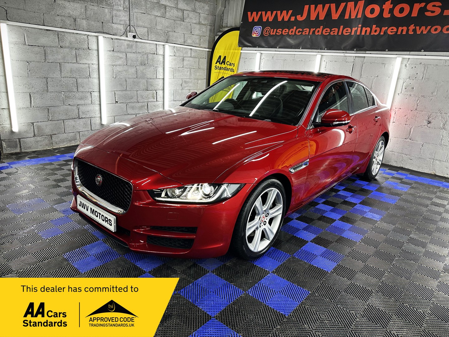Used Jaguar XE 2015 for sale - 76391913: Photo 1
