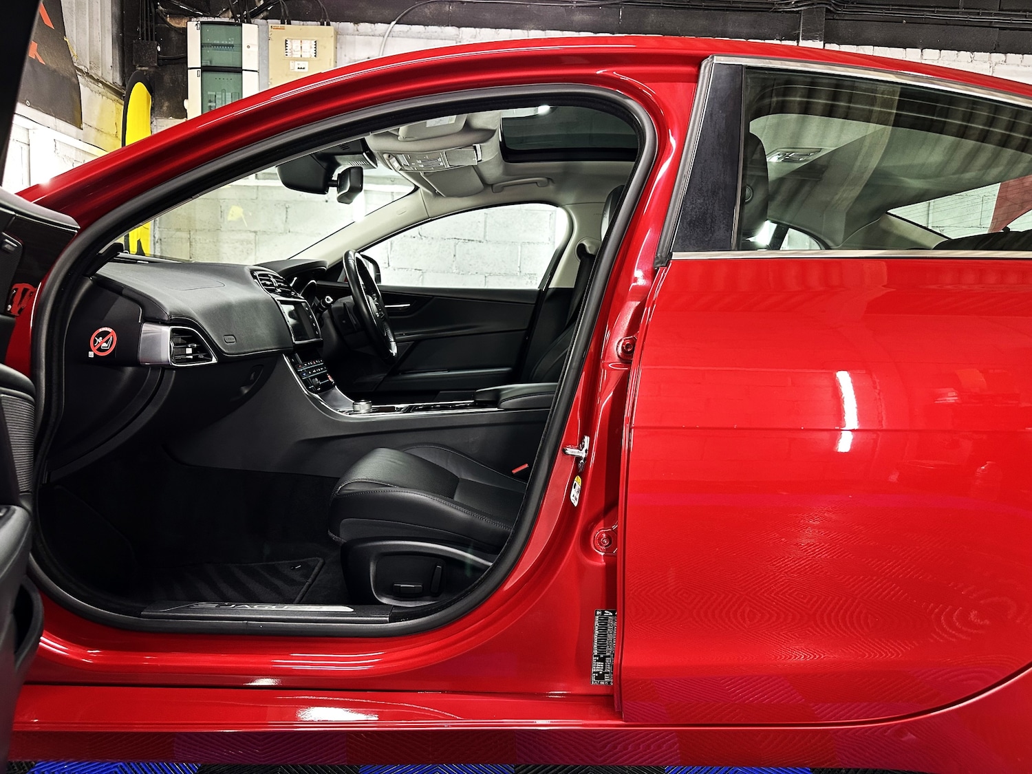 Used Jaguar XE 2015 for sale - 76391913: Photo 18