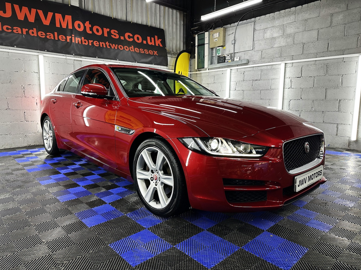 Used Jaguar XE 2015 for sale - 76391913: Photo 2