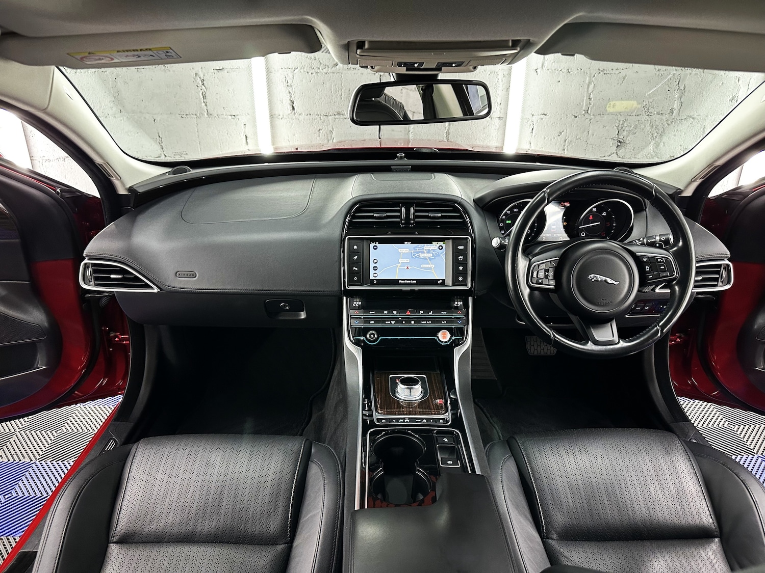 Used Jaguar XE 2015 for sale - 76391913: Photo 25