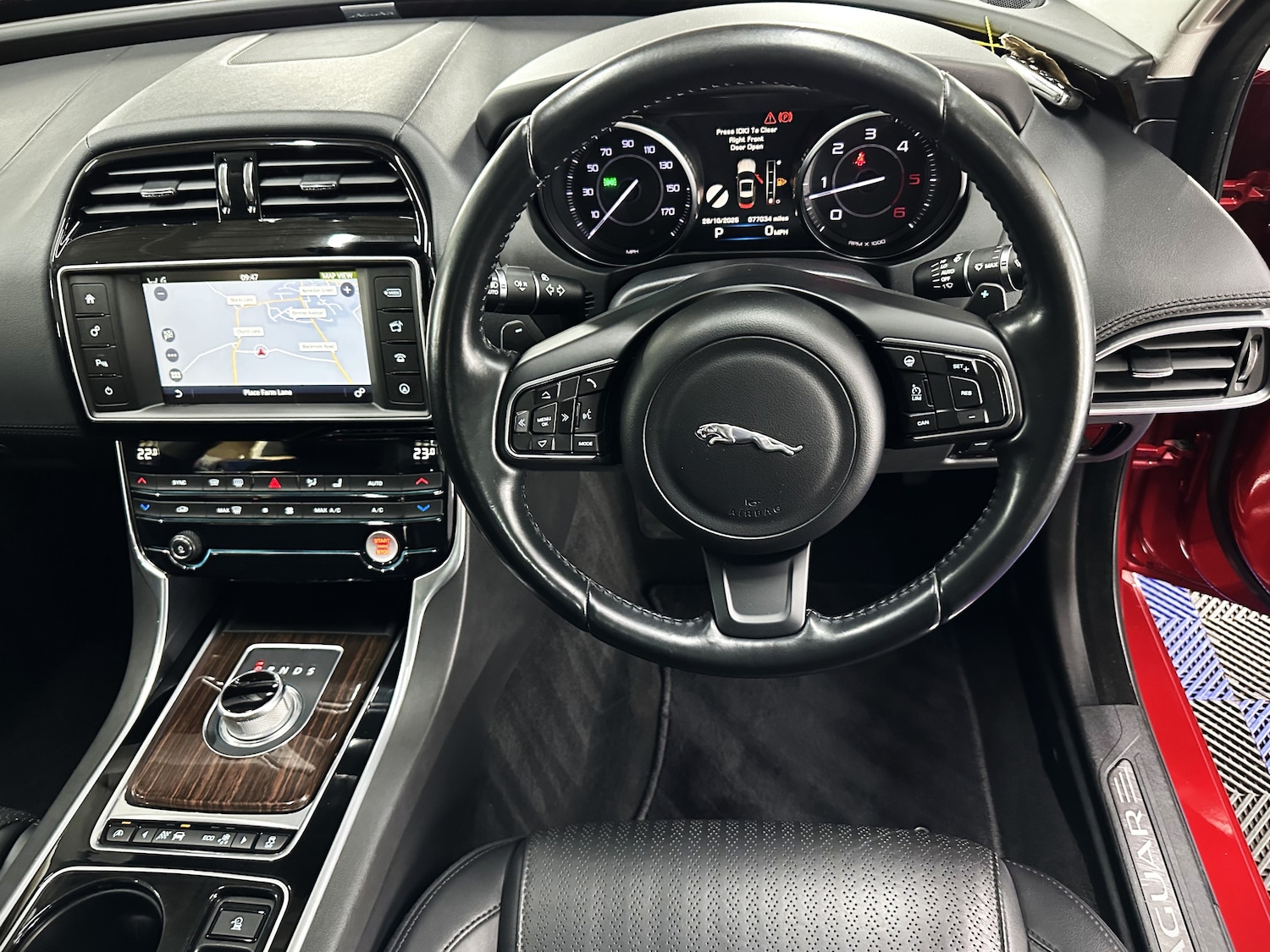 Used Jaguar XE 2015 for sale - 76391913: Photo 27