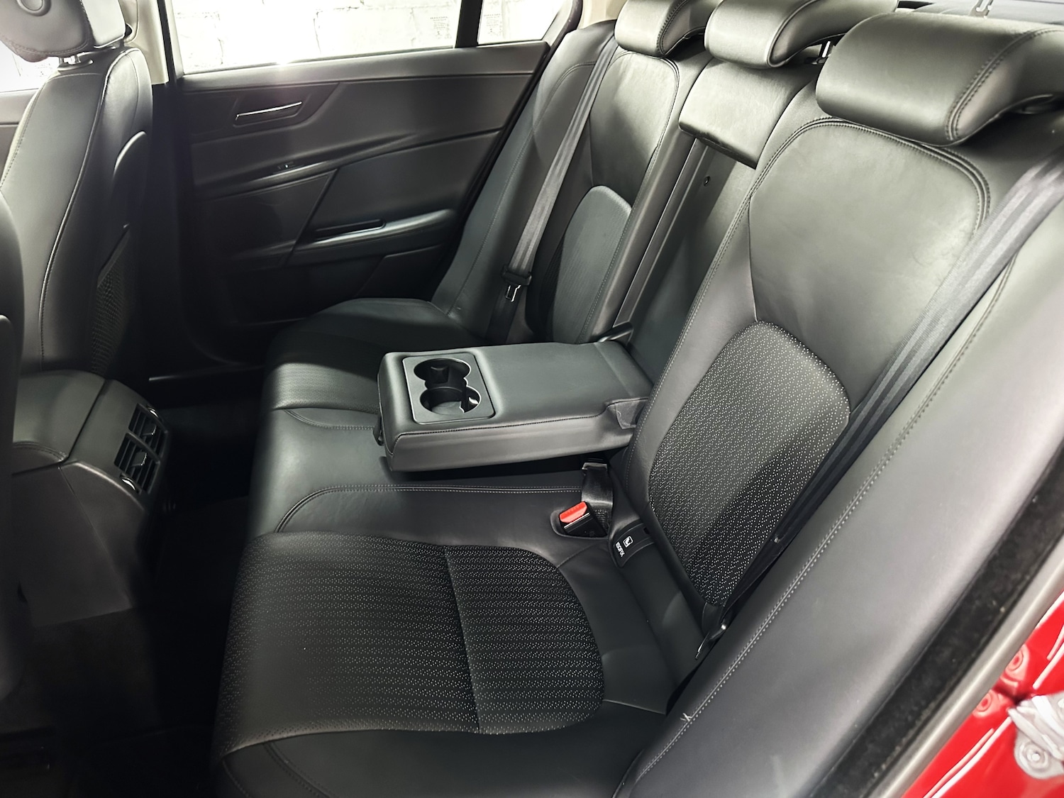 Used Jaguar XE 2015 for sale - 76391913: Photo 39