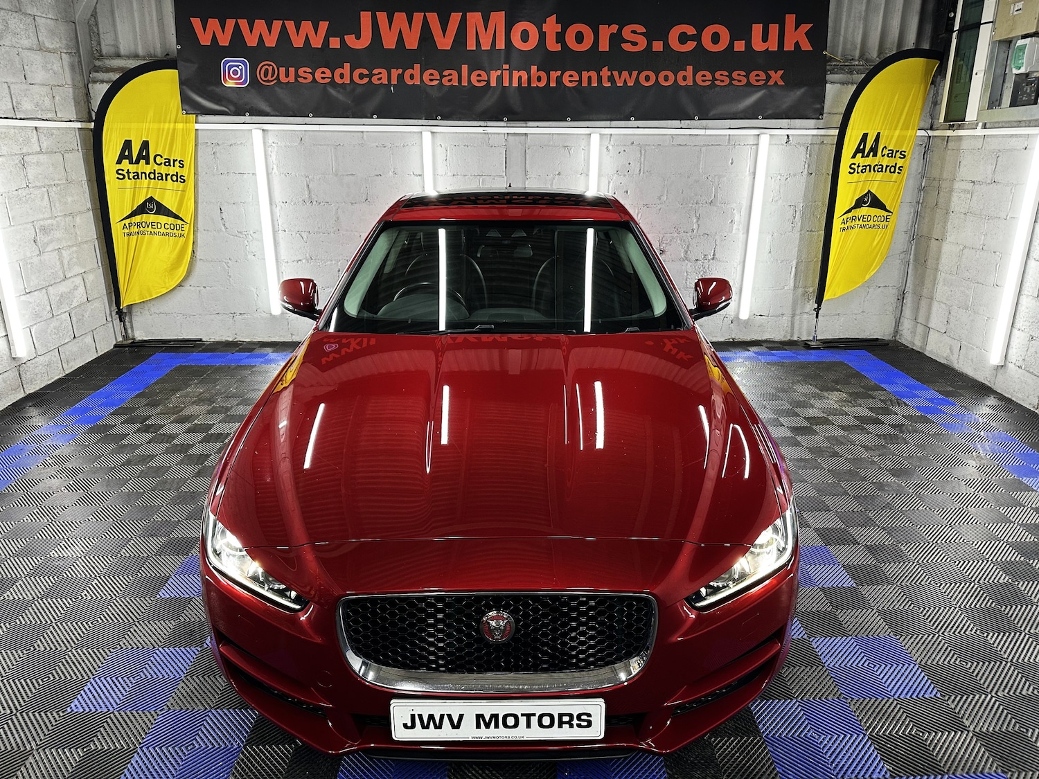 Used Jaguar XE 2015 for sale - 76391913: Photo 5
