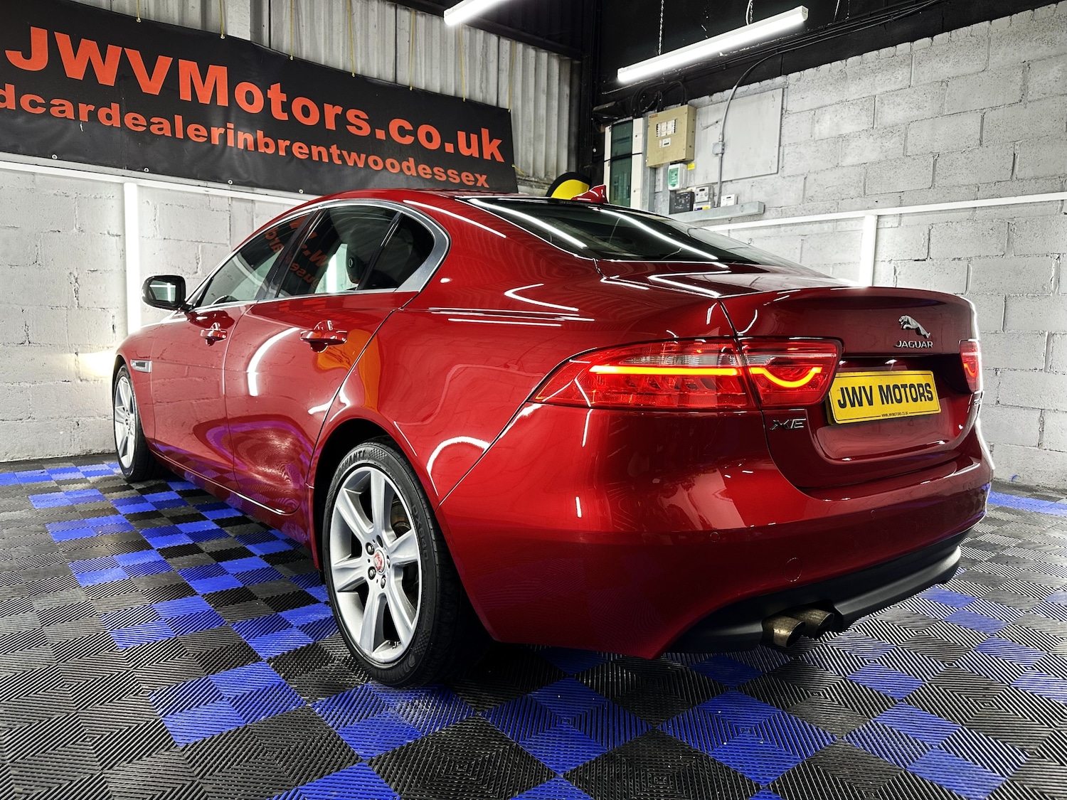 Used Jaguar XE 2015 for sale - 76391913: Photo 9