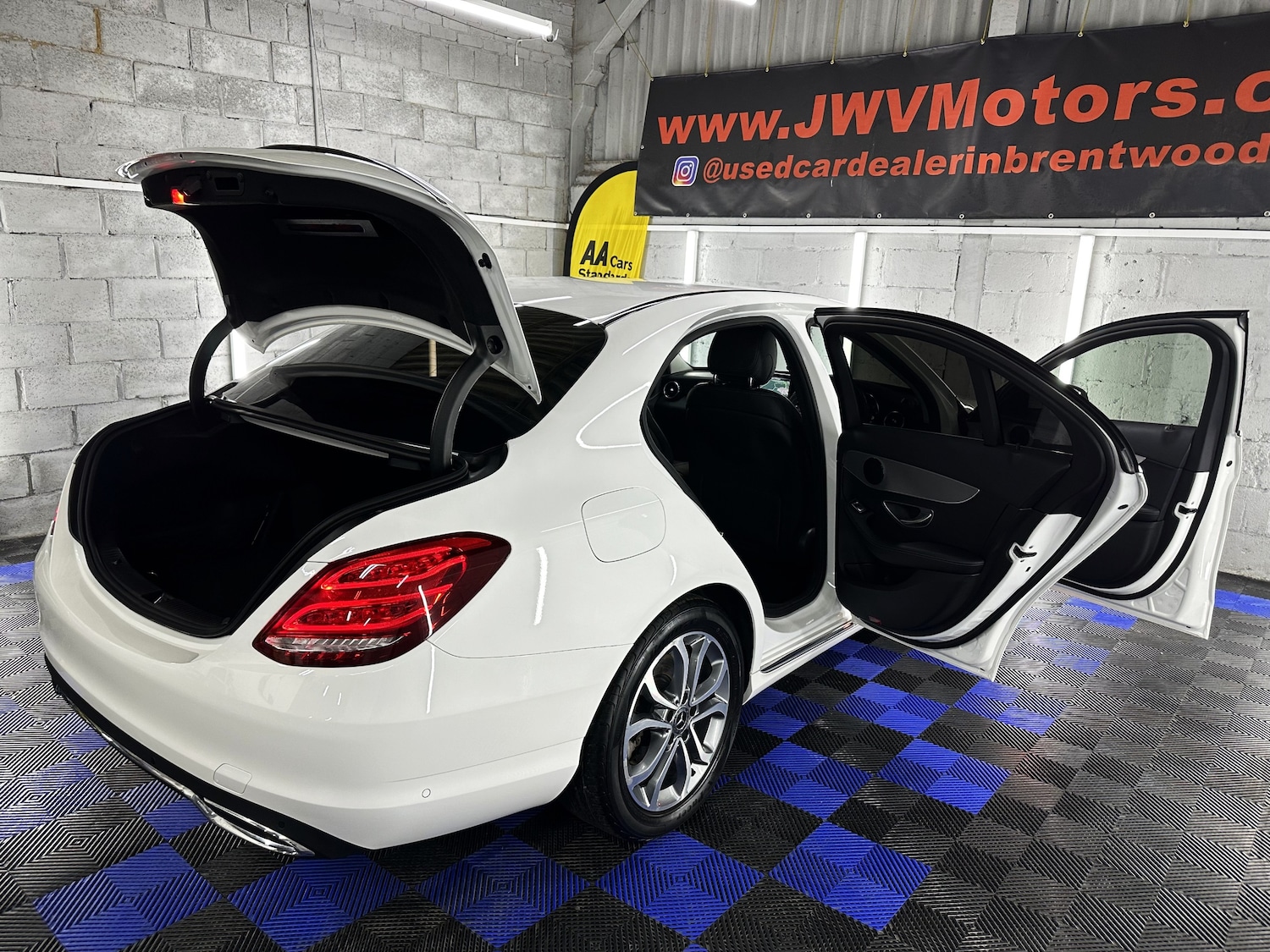 Used Mercedes-Benz C Class 2018 for sale - 76966878: Photo 32