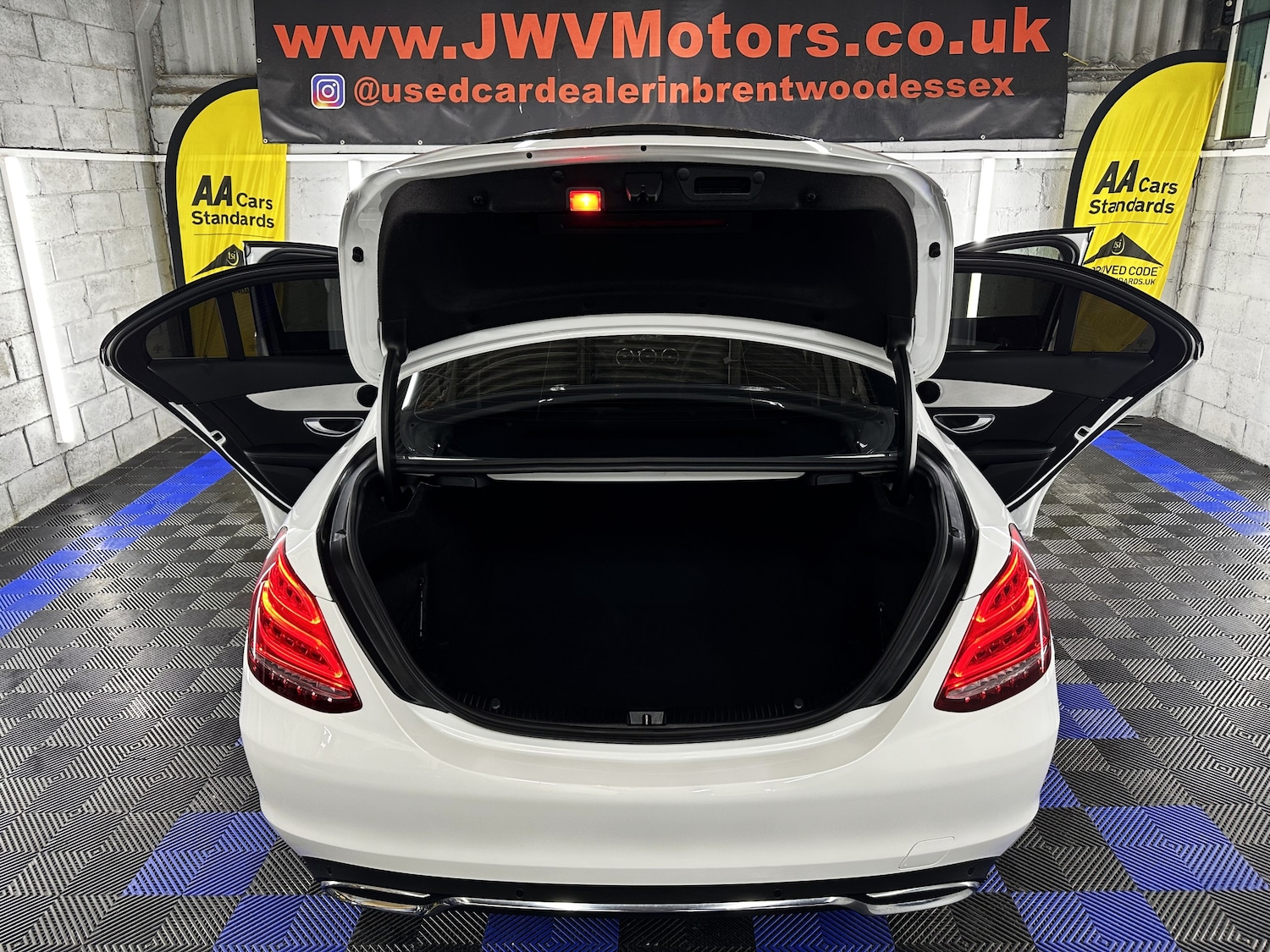 Used Mercedes-Benz C Class 2018 for sale - 76966878: Photo 33