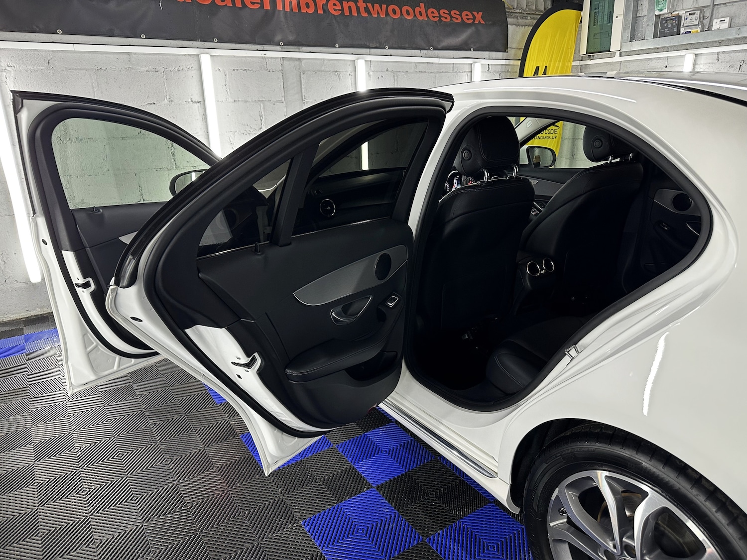 Used Mercedes-Benz C Class 2018 for sale - 76966878: Photo 35