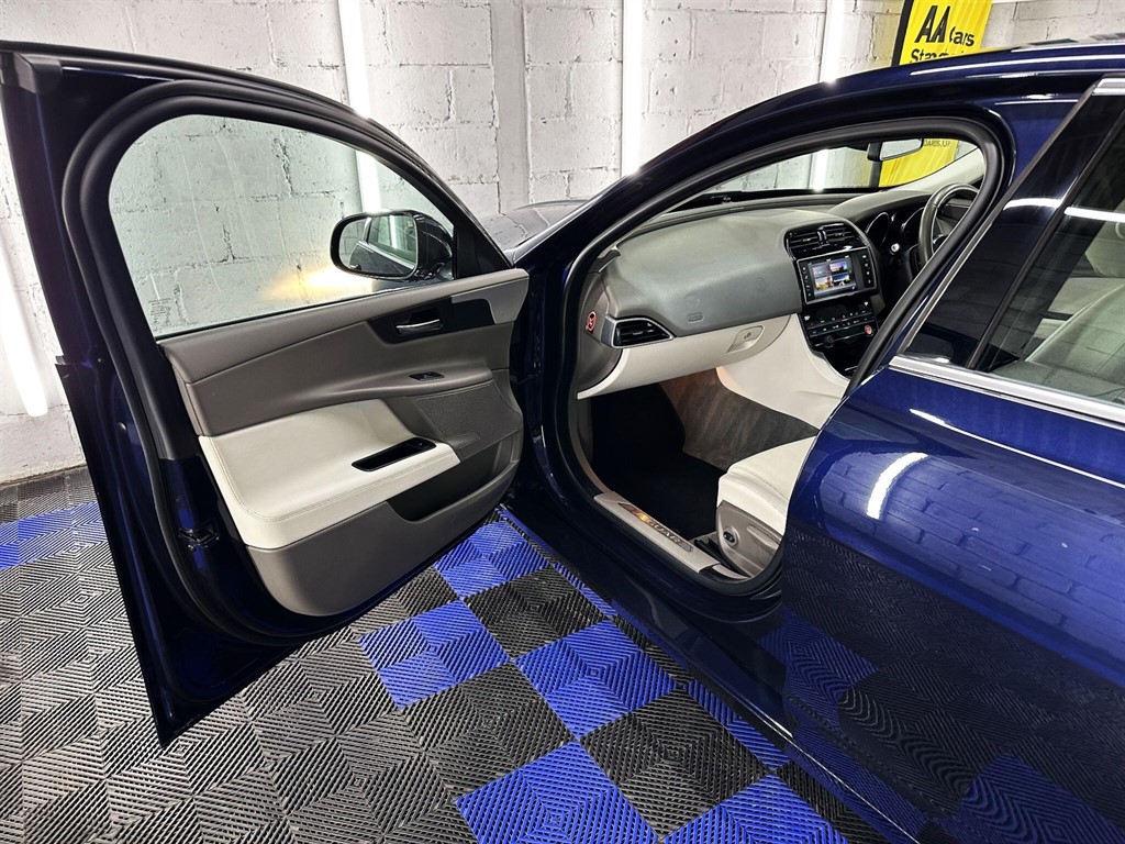 Used Jaguar XE 2017 for sale - 77718301: Photo 16