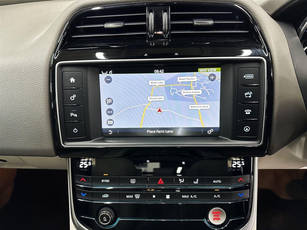 Used Jaguar XE 2017 for sale - 77718301: Photo 24