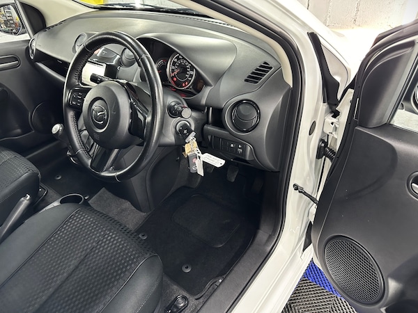 Used Mazda Mazda2 2014 for sale - 75746639: Photo 25