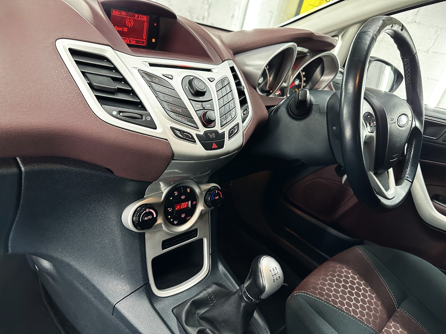 Used Ford Fiesta 2011 for sale - 76100258: Photo 21