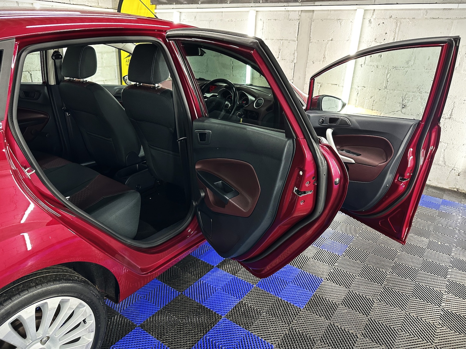 Used Ford Fiesta 2011 for sale - 76100258: Photo 28