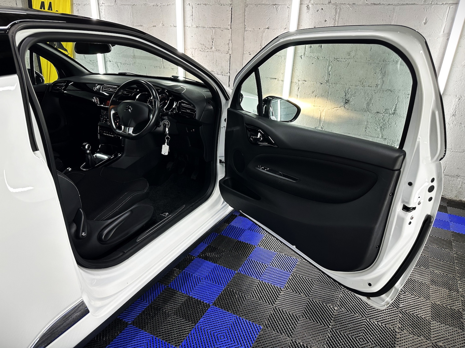 Used Citroen DS3 2012 for sale - 76934255: Photo 27