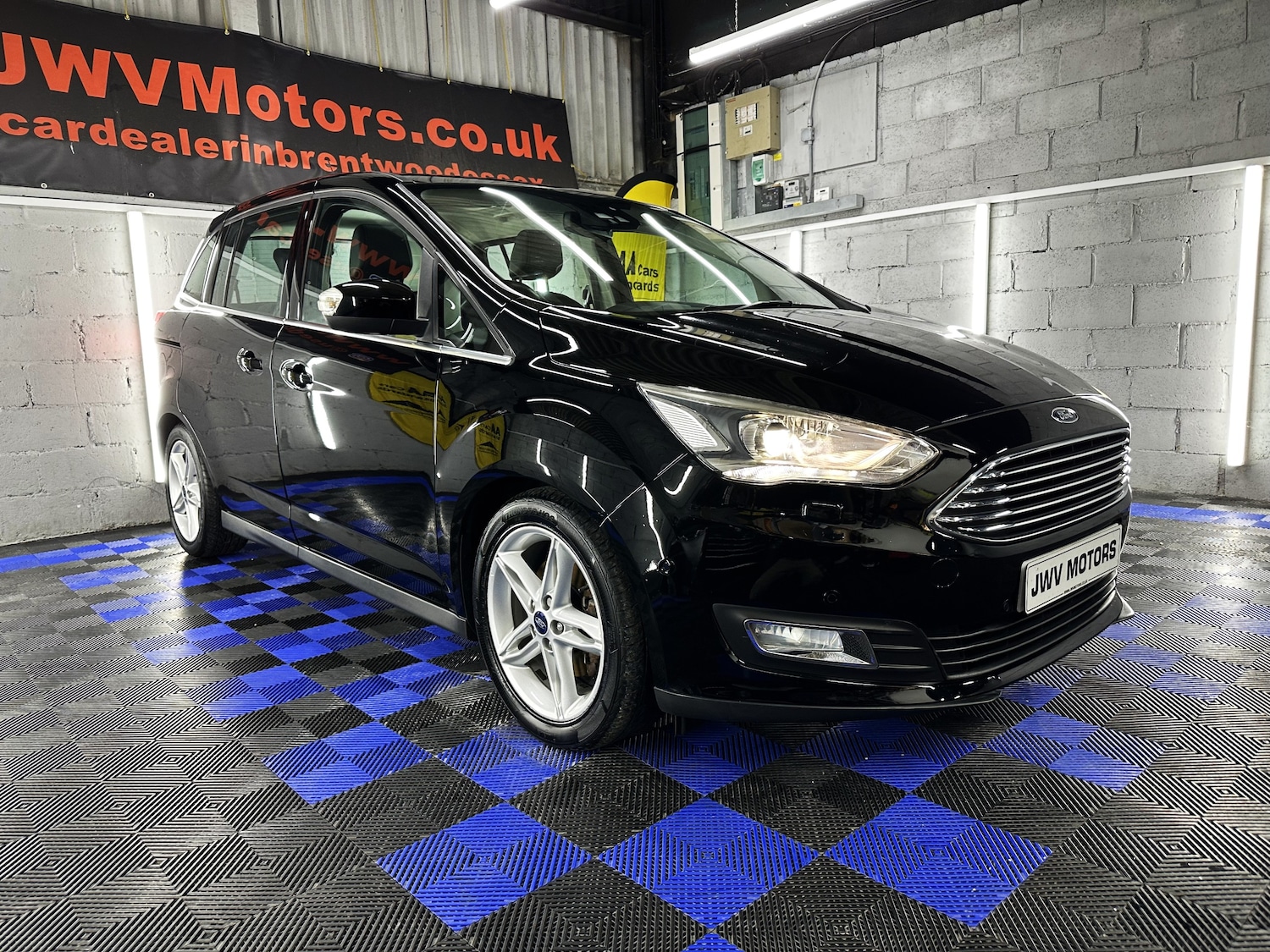 Used Ford Grand C-Max 2015 for sale - 76565609: Photo 2