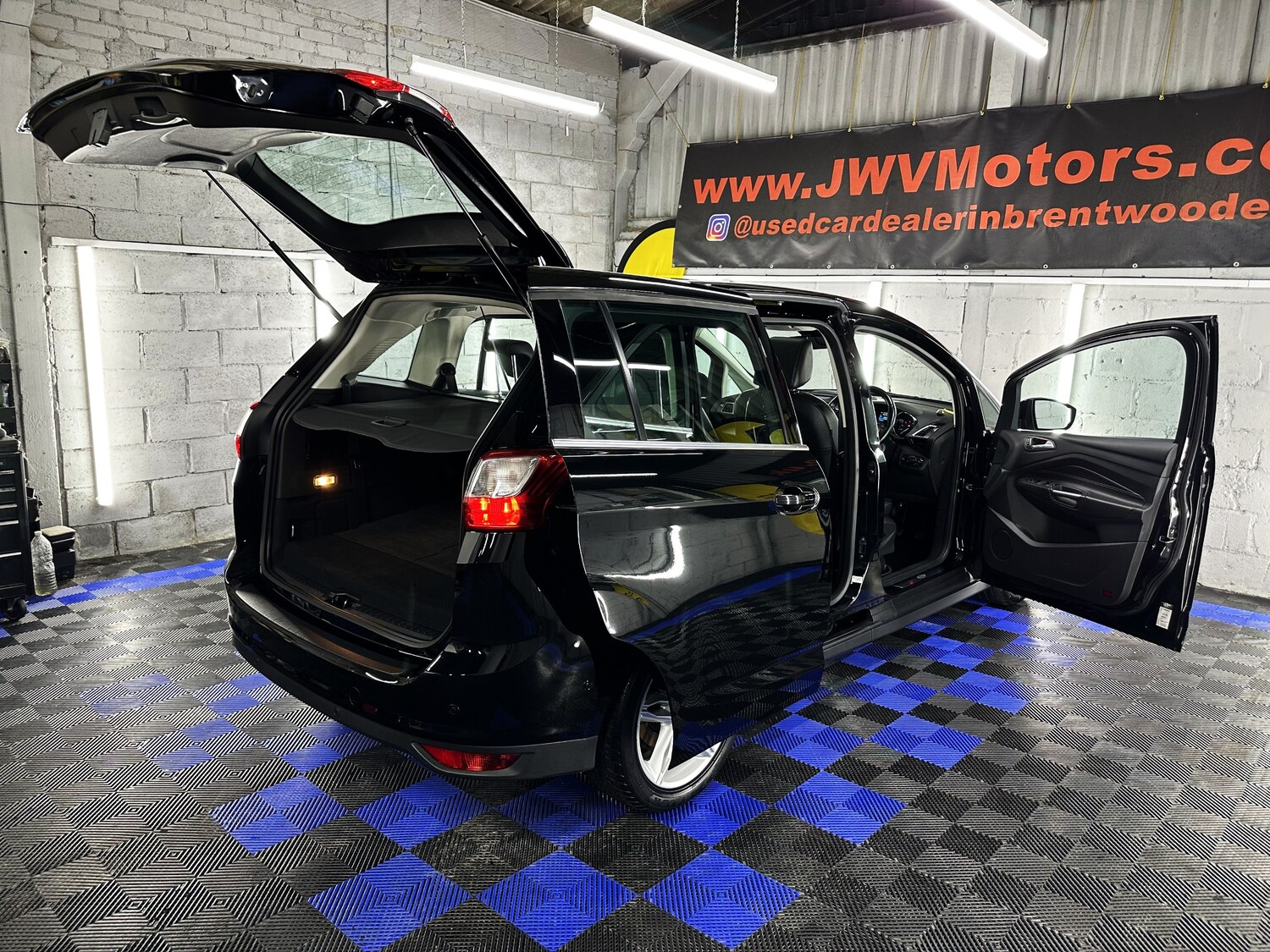 Used Ford Grand C-Max 2015 for sale - 76565609: Photo 36